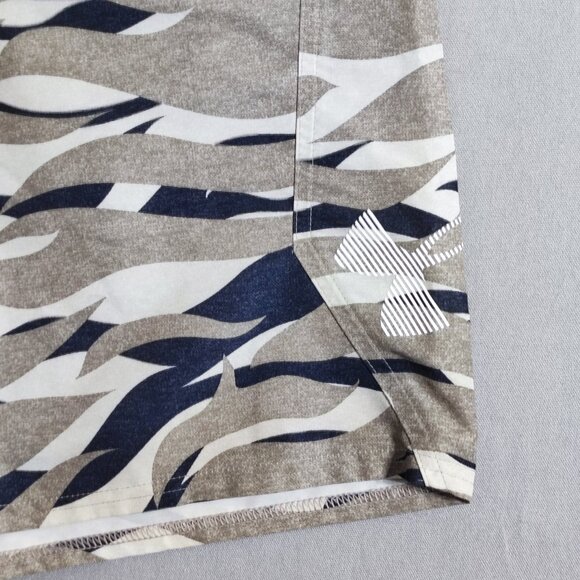 Under Armour board shorts men's sz 30 grey colour wave pattern summer swim wear - Picture 8 of 12
